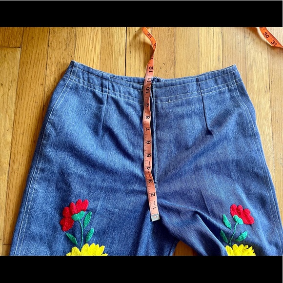 SOLD | 70s Vintage Floral Embroidered Ricardo Acapulco Bell Bottom Jeans - Picture 12 of 13